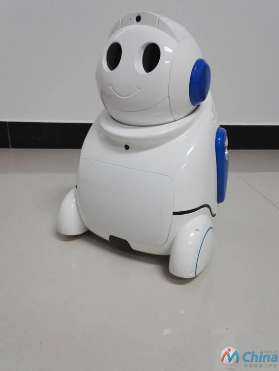 图1 智能机器人乐乐属于服务型机器人，具有教育、陪伴等功能
